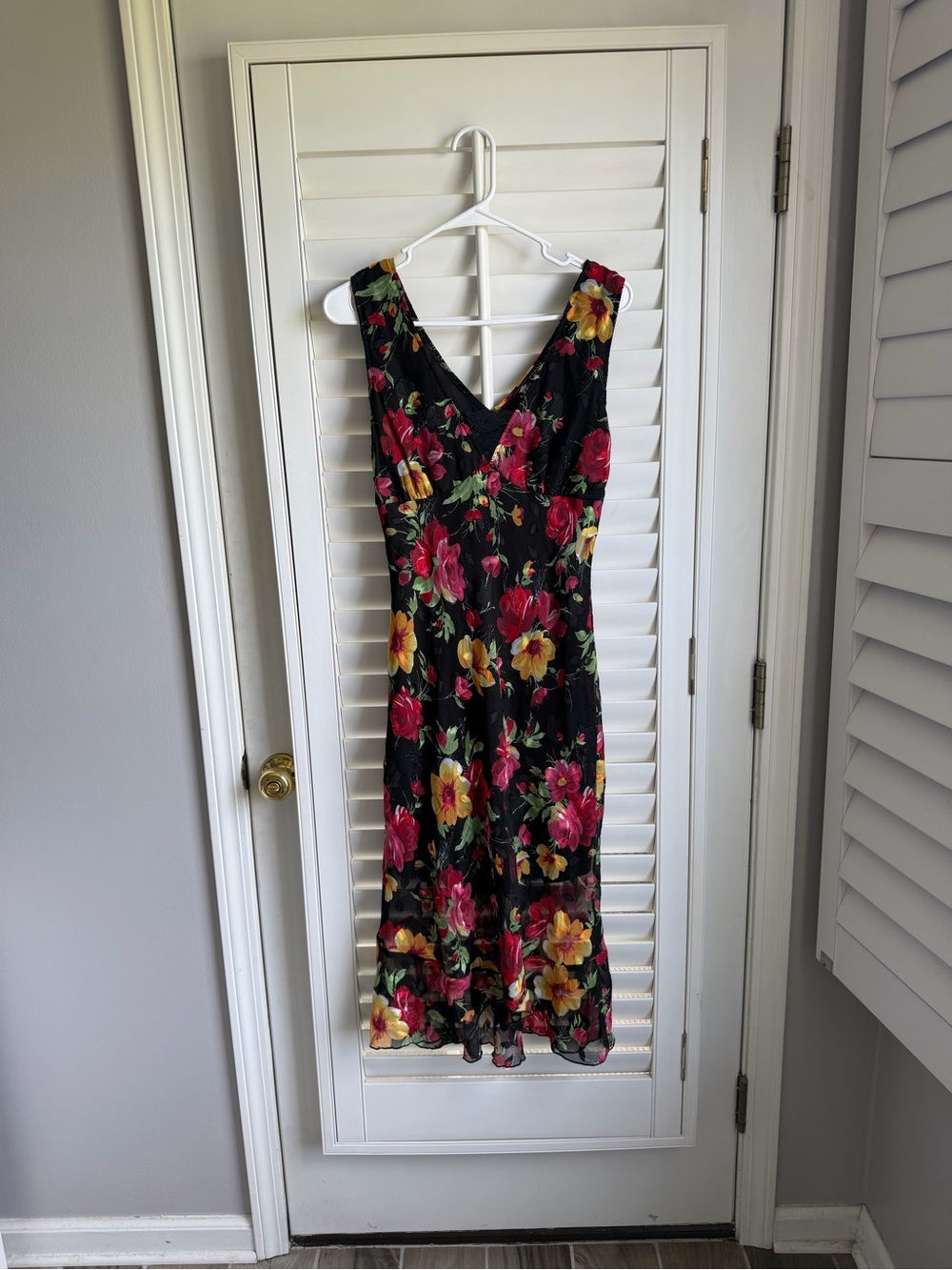 Up Front floral midi dress 5/6 90s romcom high low hem